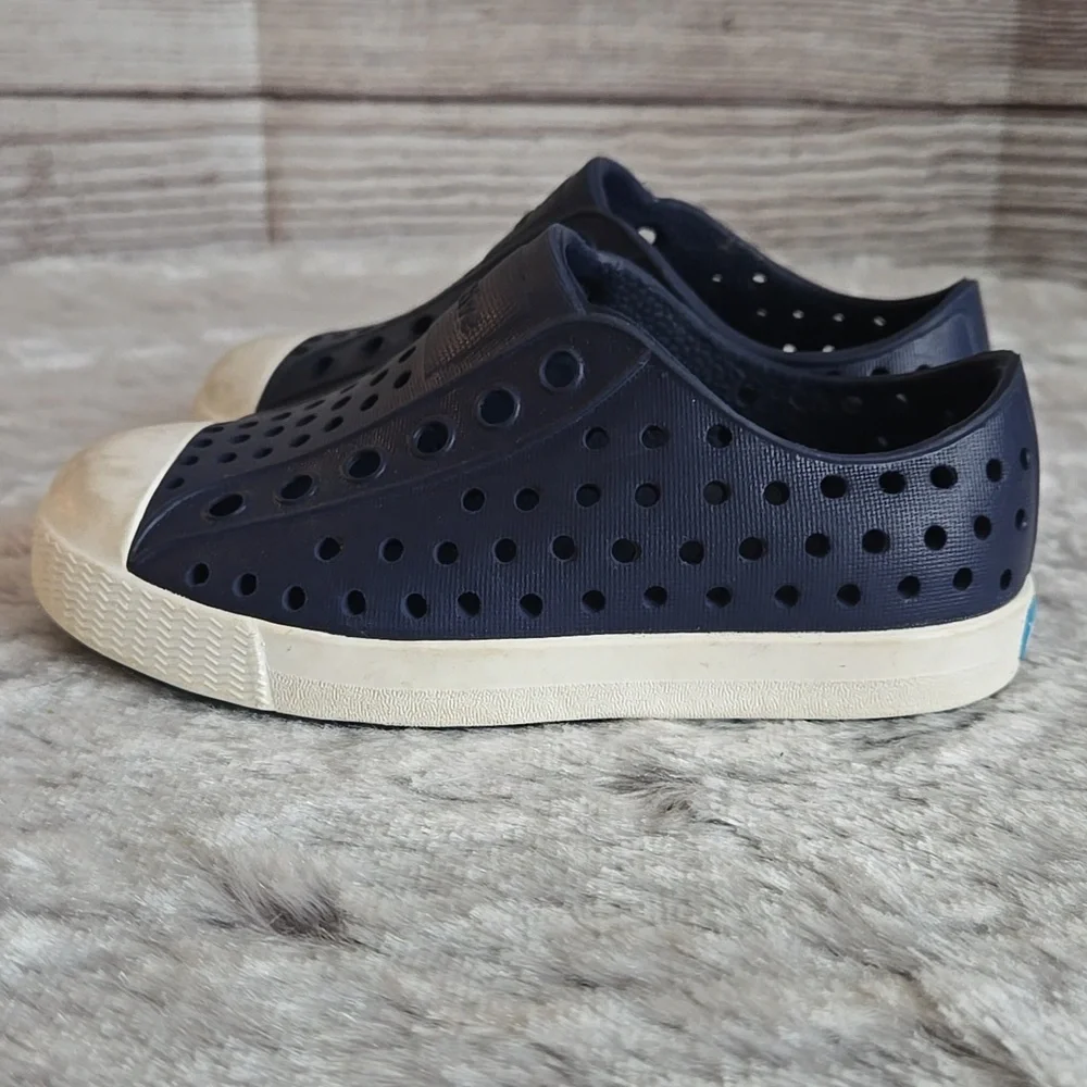 Native Navy/White Watershoes, Kids Size 7, Great Condition
